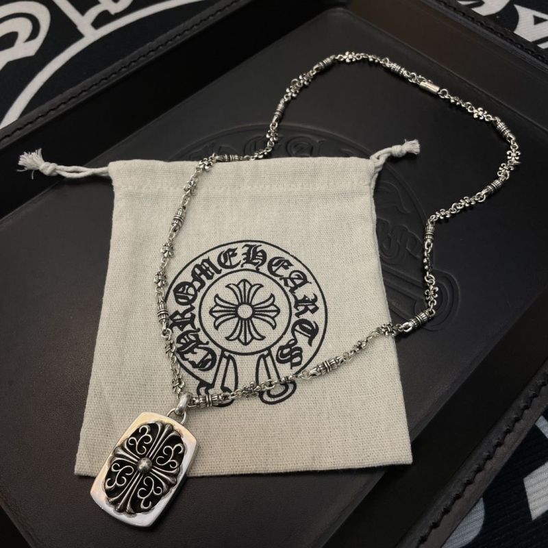 Ch*0me He**ts necklaces